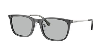 Das Bild zeigt die Emporio Armani Sonnenbrille EA4275D in glänzendem transparentem Grau leicht seitlich.